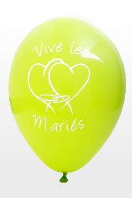 Incontournable en décoration de salle mariage, les ballons imprimés Vive les mariés vert anis à assortir au rouleau de Tulle Vive les mariés