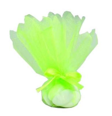 Pour un baptême ou un mariage, déposez vos dragées dans ce rond tullevert anis et fermez avec un ruban satin muni d'une étiquette porte nom et d'une mini fleur.