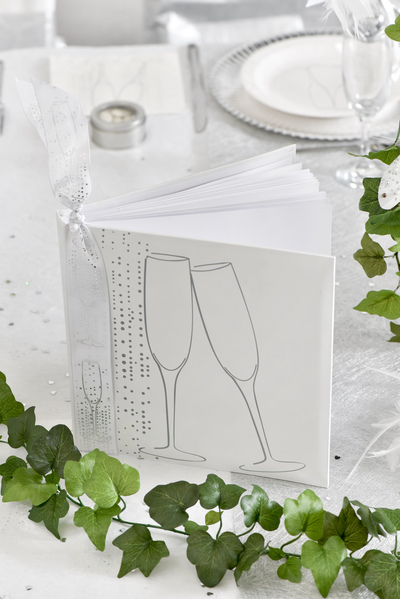 livre d'or mariage blanc et decor champagne - 1001 deco table