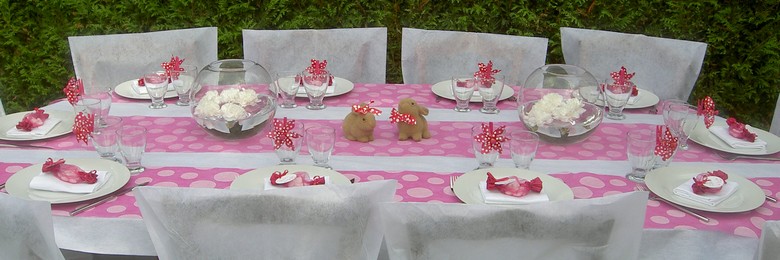 Idées de décoration de table pour un baptême de fille - Thème rose et  papillons