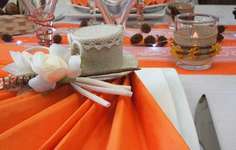 Serviettes et accessoires de déco de table mariage au couleur d'automne.