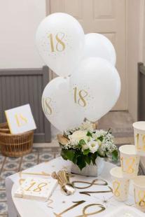 Décoration de salle anniversaire, ballons latex 50 ans blanc et or
