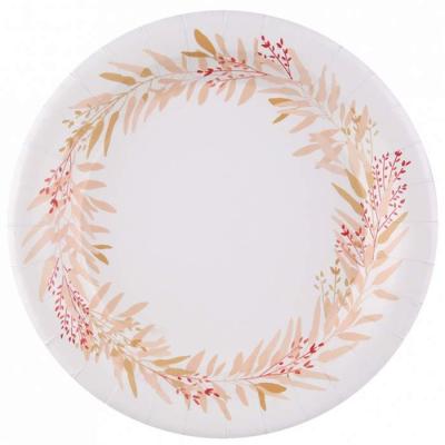 10 Assiettes en carton blanc avec en décor une couronne de feuillages dans les tons sable, beige et rouge.