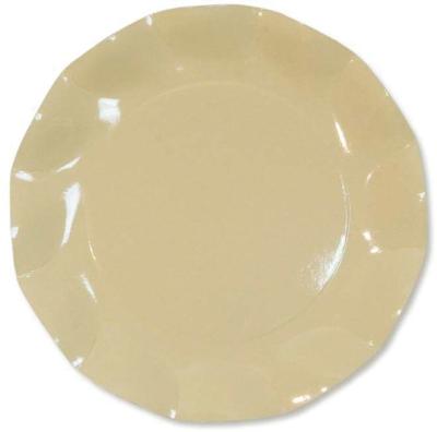Des assiettes en carton D27cm  Crème pour une décoration de table mariage