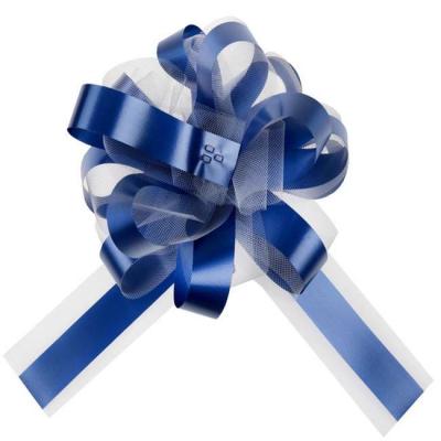 Noeuds tulle blanc et polypropylène bleu marine pour décorer une salle de mariage, baptême ou anniversaire