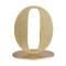 En bois coloris or, le chiffre 0 posé sur son  support à utiliser comme marque table ou en déco de table anniversaire