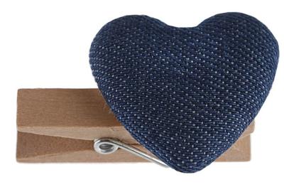 Marque place sur pince avec cœur forme bouton en coton bleu fonçé pour votre déco de table mariage