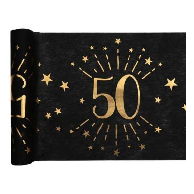 5 Mètres chemin de table anniversaire 50 ans en intissé, fond noir, impression du chiffre 50 et d'étoiles coloris or métallisé.