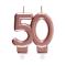 Une bougie d'anniversaire 50 ans coloris  rose gold formant le chiffre 50 à piquer sur le gâteau.